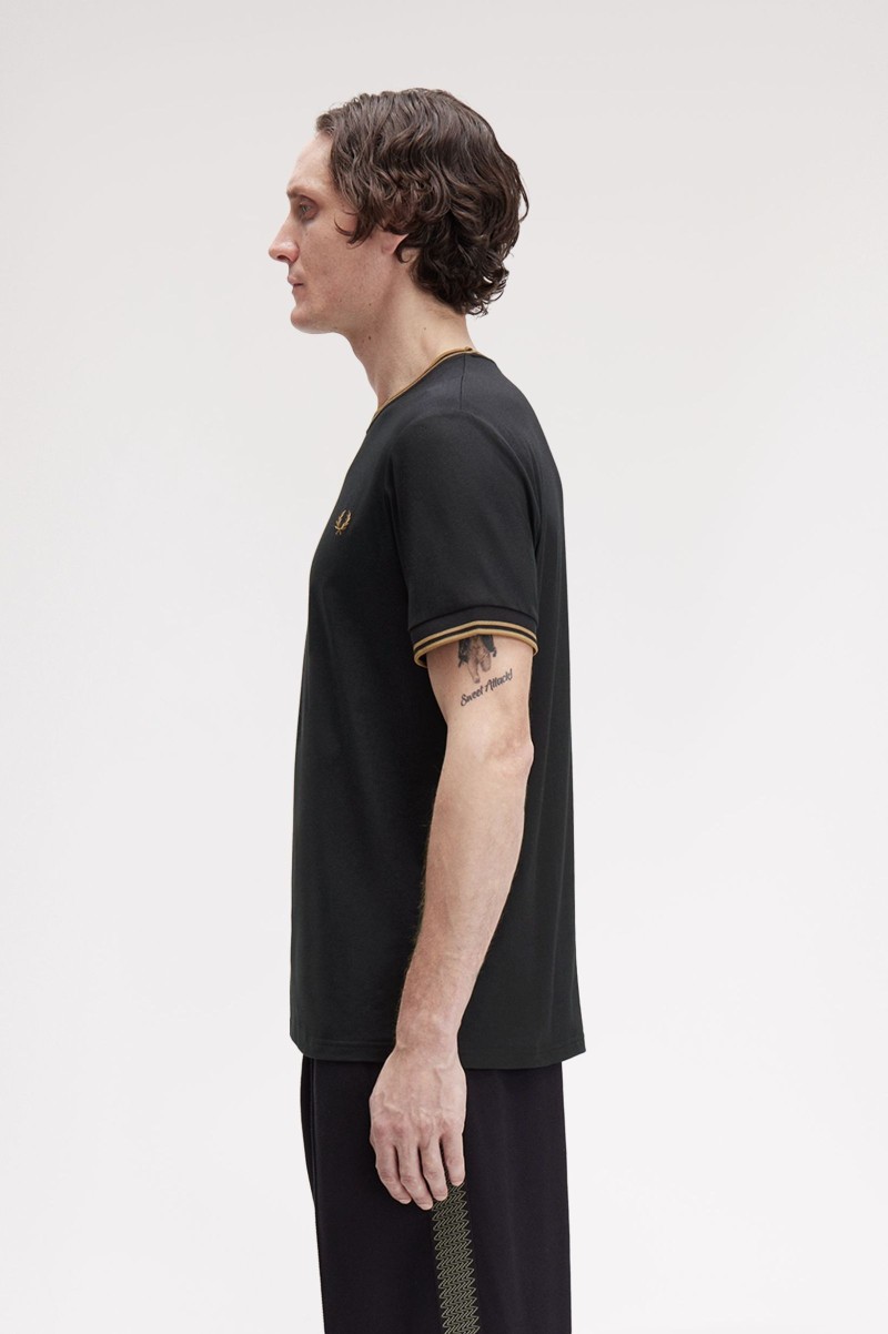 Fred Perry M1588 Twin Tipped Tee...