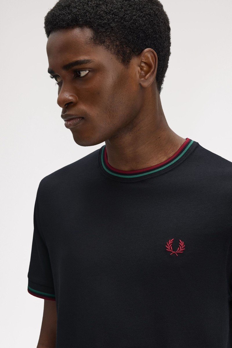 Fred Perry M1588 Twin Tipped Tee...