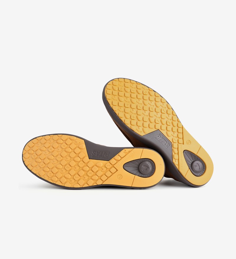 Walk In Pitas Tug Coast Camel